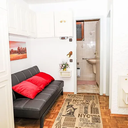 Seeblick 1 By Interhome